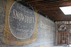 The Snowdrift sign was painted as early as 1908.