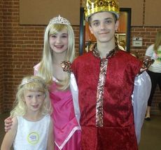Queen Morgan Grace and King Rohm were popular photo subjects.\