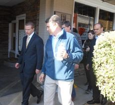 Allen Smith showed Texas Gov. Rick Perry around town during Perry's run for the Republican nomination primary. Perry withdrew the next day.
 