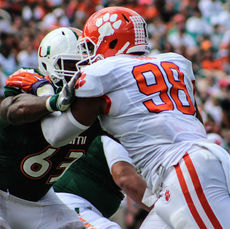 Kevin Dodd battles in the trenches versus the Miami Hurricanes.
 