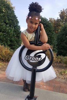 Ariana West shows her Greer pride.
 
 
 