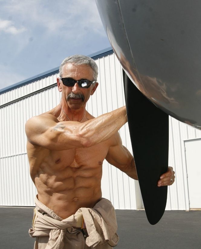 Aaron Tippin, arguably the fittest country music male singer, shows the results of his nutrition and fitness lifestyle. 