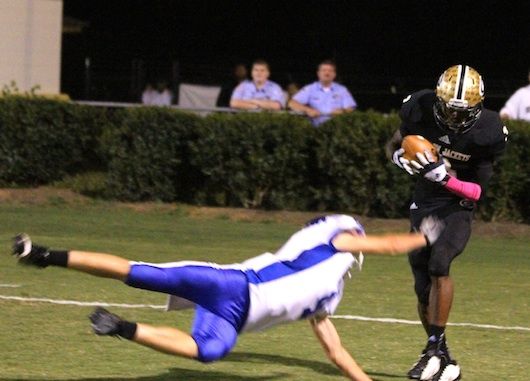 D'Anta Fleming hauls in a pass from Josh Gentry in the corner of the end zone for a touchedown.