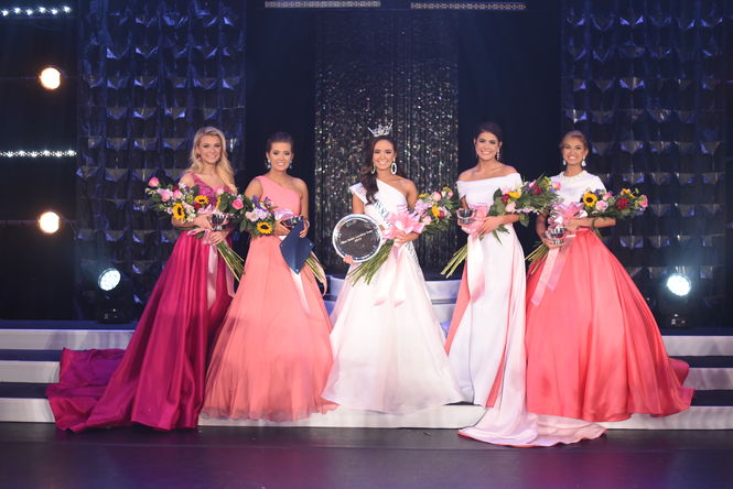 Kellan Fenegan, Miss South Carolina Teen, (center) is flanked by top five runnersup Friday night.
 