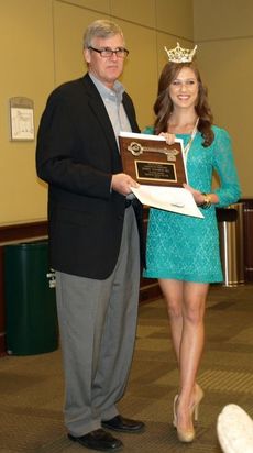 Sidney Sill, Miss South Carolina Teen 2012, received a proclamation and key to the city from Greer Mayor Rick Danner today in a homecoming celebration for Sill at City Hall.