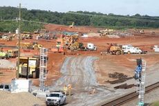 The Inland Port is beginning to show some definition with a roadway being cut and graded in the background, Norfolk and Southern traffic signals built where a double set of tracks will accommodate rail cars arriving and departing for the Port of Charleston.