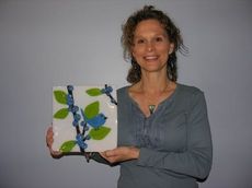 Tess Jones Glass designs are colorful and vibrant. Her mother's passion for gardening and flowers influenced Tess.