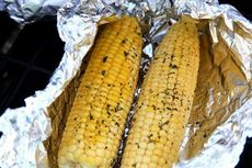 Corn in the husks or in aluminum foil can be prepared easily in less than 35 minutes.
 
 