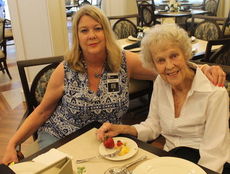 Dolores England had an opportunity to enjoy lunch with her daughter, Sue Zimmerman, from Simpsonville.
 