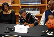 Diamon Shiflet signed a national letter of intent Thursday to play basketball at the University of South Carolina Upstate.
 
 