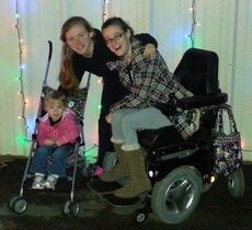 Madelyn, her cousin Desirae, and Kim at the tunnel of lights.
 
 
 