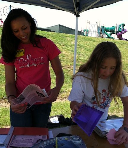 Whittany Evans, Miss Blue Ridge Foothills, and one of her Miss South Carolina princesses, Delanie Burnett, worked the Cake Walk at Mauldin Mania.
 