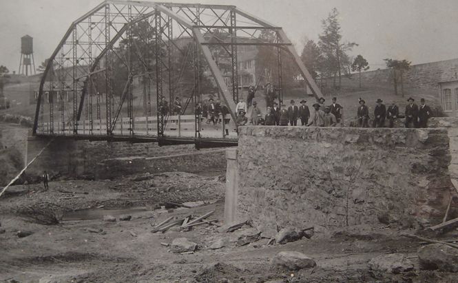 The beginning of construction for the Apalache Bridge.
 