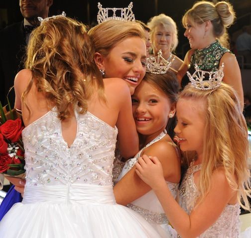 Miss South Carolina Teen 2014 Hope Harvard with her  South Carolina Princesses.